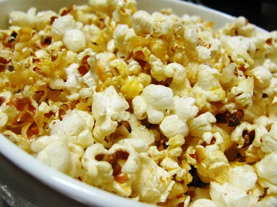 Bắp rang- Món ăn khoái khẩu của nhiều người khi đi xem phim lại chứa một lượng calo vô cùng khổng lồ